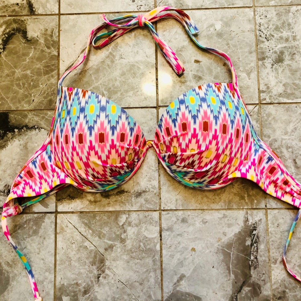 Victoria’s Secret Push Up Swimsuit Top Size 32DD